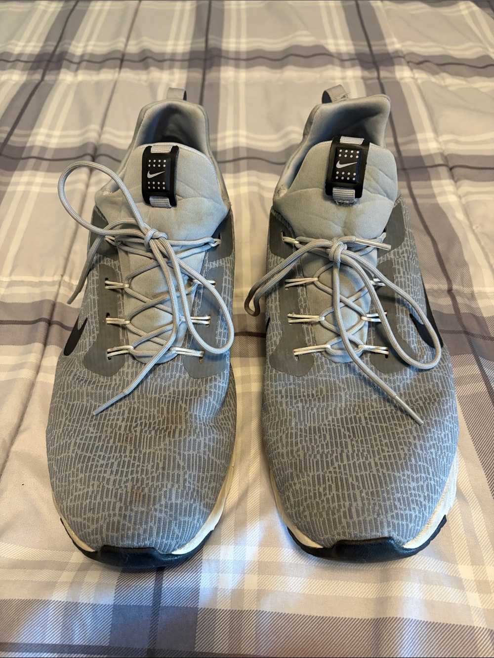 Nike Men's Light Gray Textured Running Sneakers